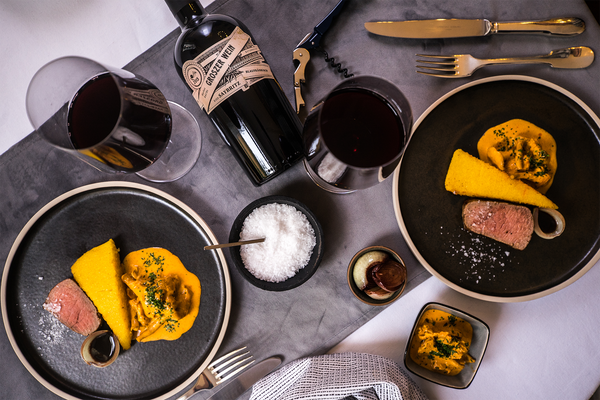 Hüftsteak an Polenta mit Eierschwammerln und Rotweinjus